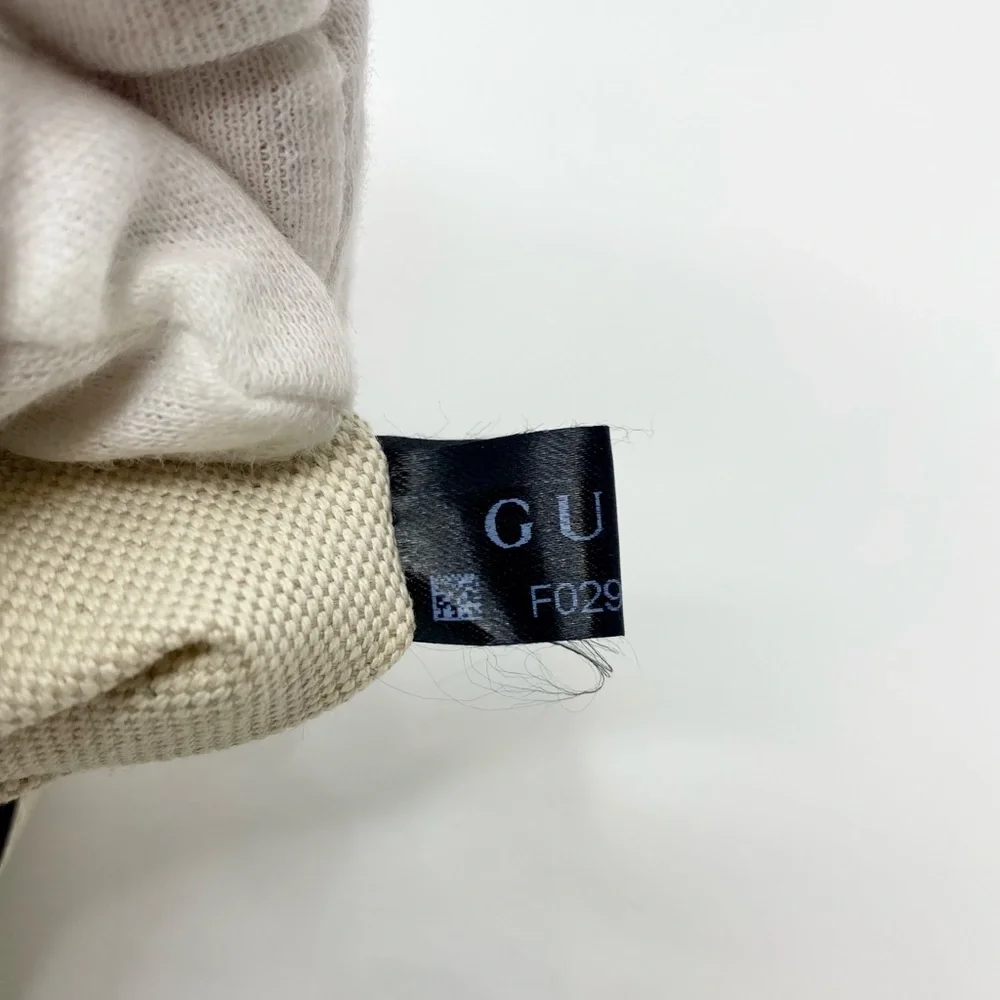 Authentic Gucci Grained Calfskin Logo Messenger Bag - Picture 12 of 15